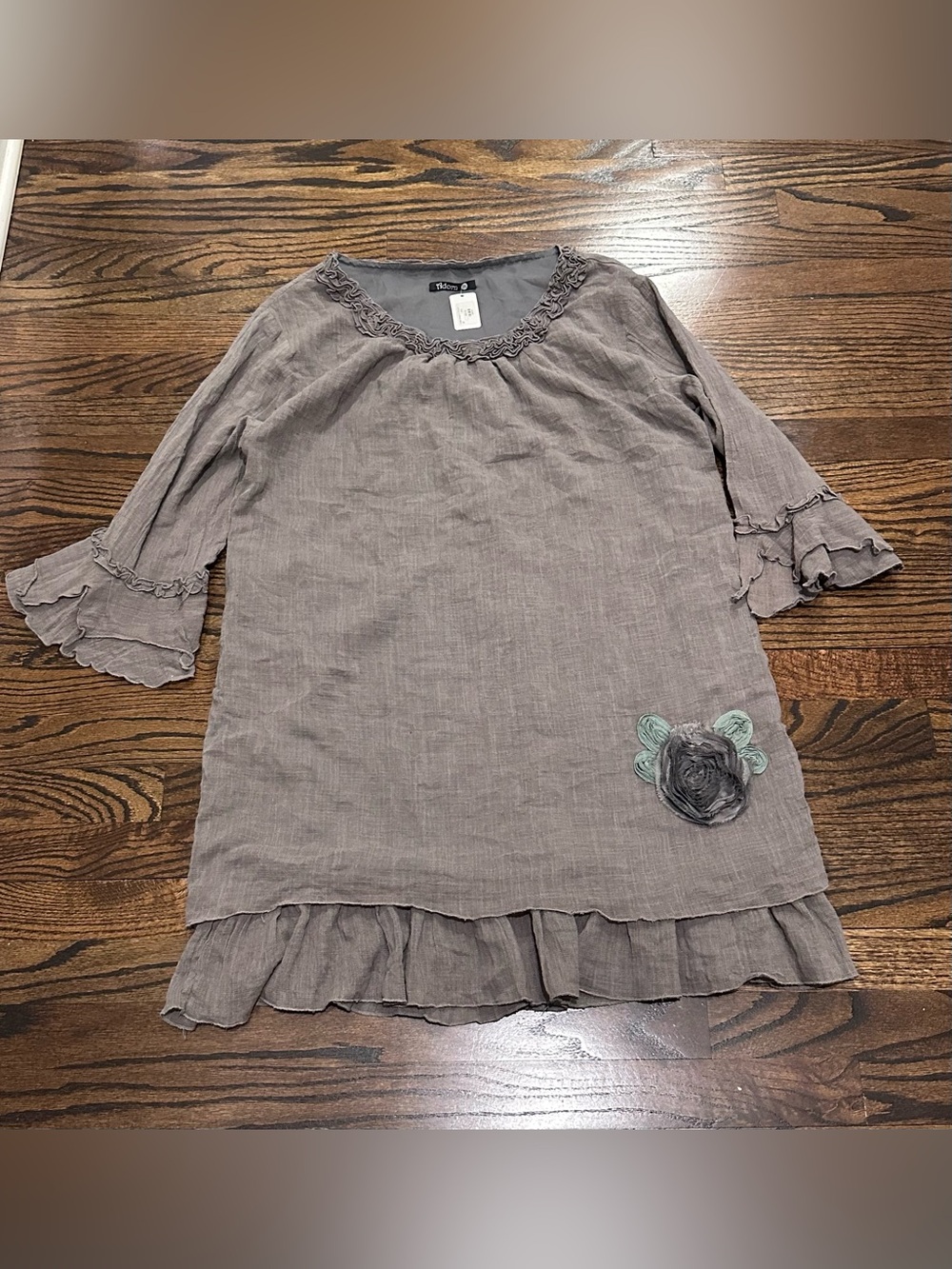 NWT - Adore taupe ruffled hem linen dress with floral applique